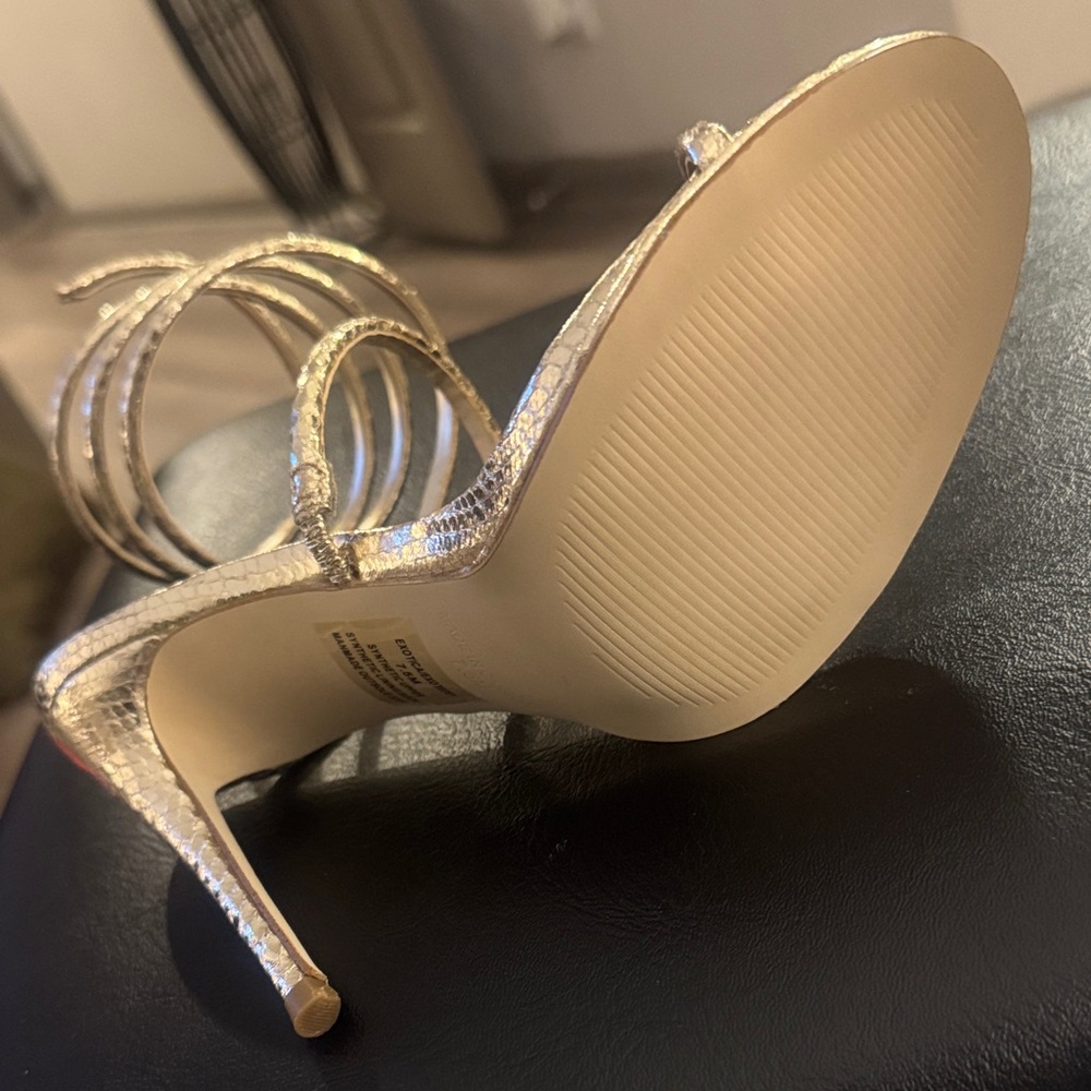 🔥STEVE MADDEN
Exotica Sandal In Gold Snake Brand New Size 7.5🔥 - Picture 10 of 16